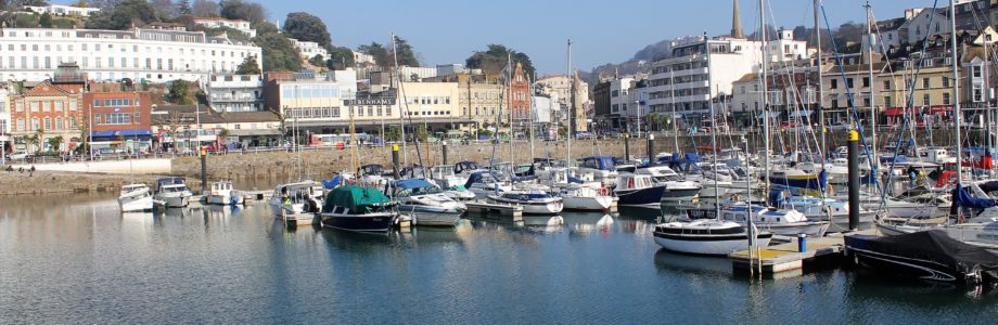 Bed and Breakfast in Torquay-Lowest Prices Book a B&B in Torquay online , by phone by text or email. No booking fees and a discount on your stay when you book direct with Tor Dean Guest House in Torquay.